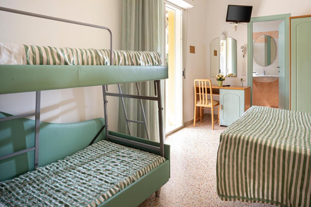 Caravel Hotel