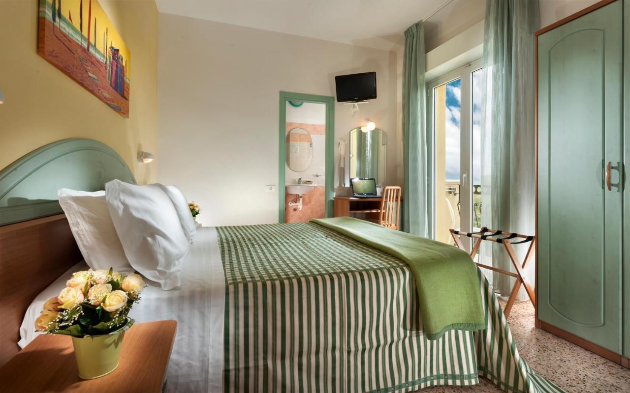 Caravel Hotel